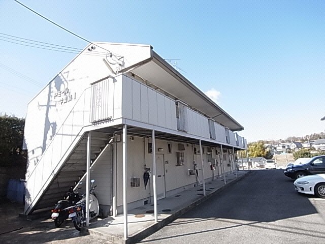 【ドミール学園前Iの建物外観】