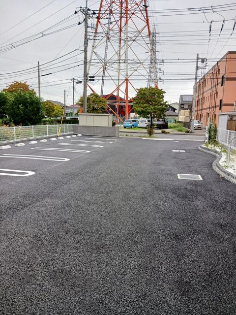 【小山市西城南のアパートの駐車場】