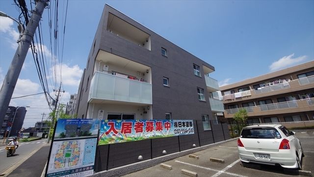 【富士見市西みずほ台のマンションの建物外観】