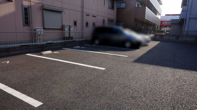 【小山市駅南町のマンションの駐車場】