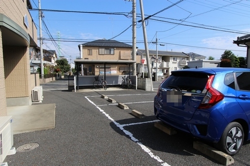 【ShaMaison メゾン・ボヌールの駐車場】