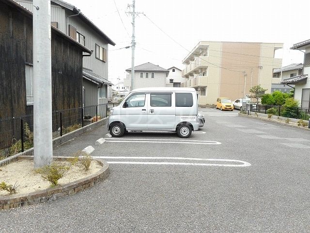 【一宮市木曽川町黒田のアパートの駐車場】