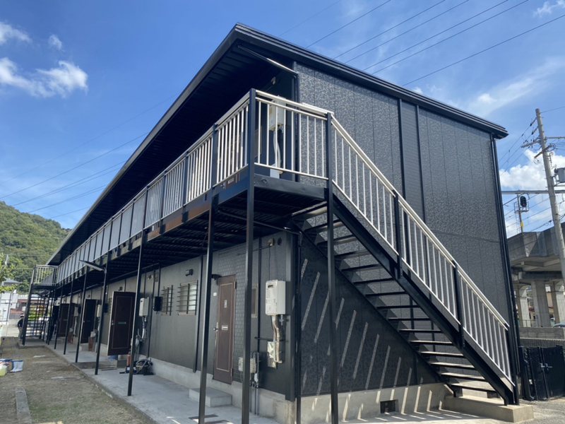 【カナロア野里駅前の建物外観】