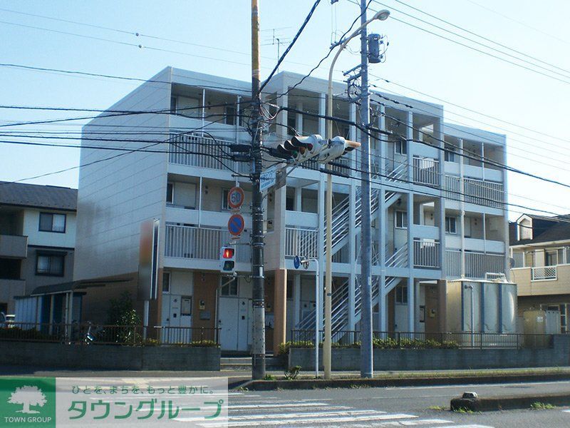 越谷市東大沢のマンションの建物外観