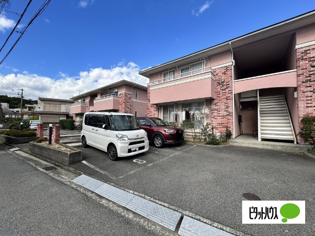 【和歌山市和歌川町のアパートの駐車場】