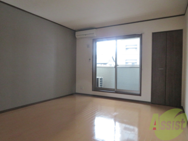 居室・リビング　南向きのお部屋で日当たりが良さそうですね。