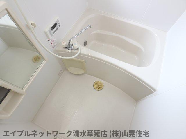 バス・シャワールーム　落ち着いた空間のお風呂です