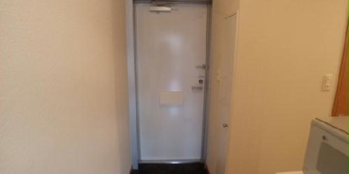 玄関　設備仕様は号室により異なる為、現況を優先致します。