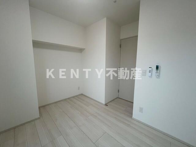 その他部屋・スペース　開放的な寝室です