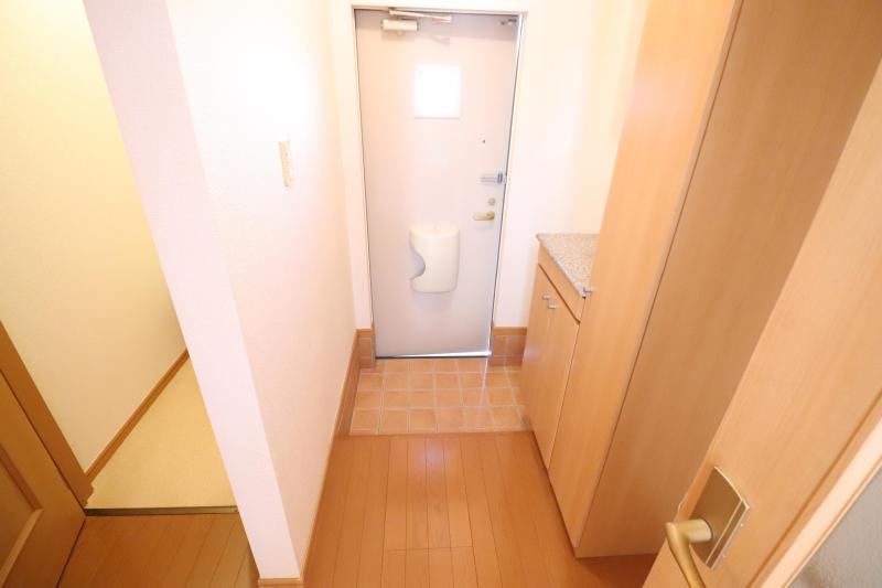 玄関　玄関　シューズボックス付き
