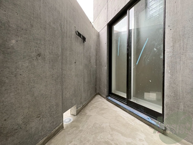 バルコニー　テラスがついているので洗濯物を干すこともできそう！