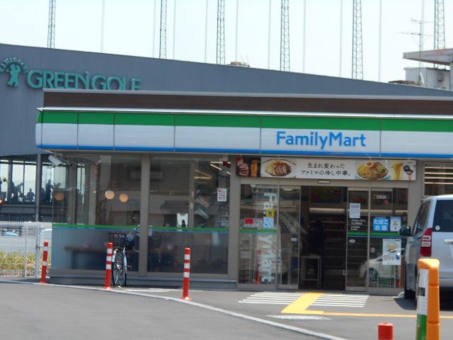 コンビニ　ファミリーマート川口前川店（コンビニ）まで301m
