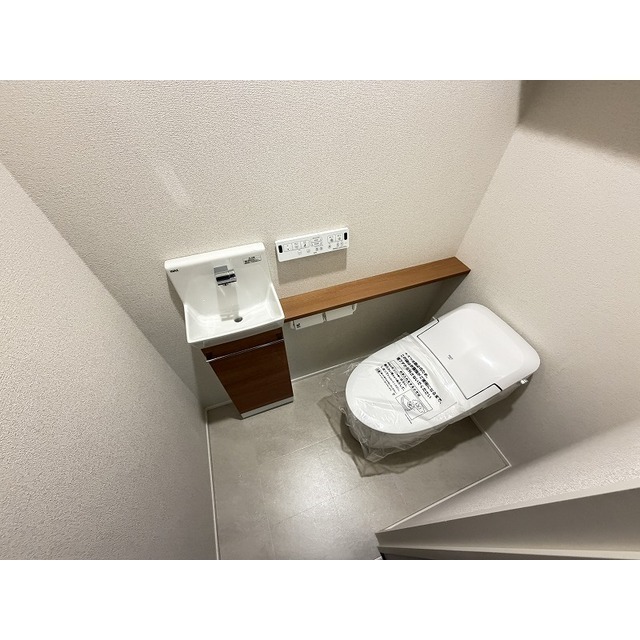 トイレ　トイレには快適な温水清浄便座付
