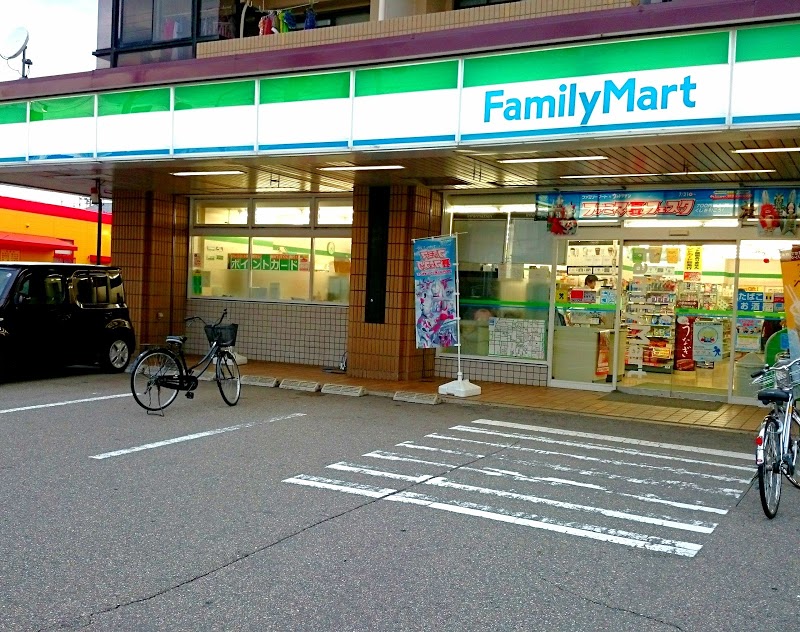 コンビニ　ファミリーマート 工大前店（コンビニ）まで541m