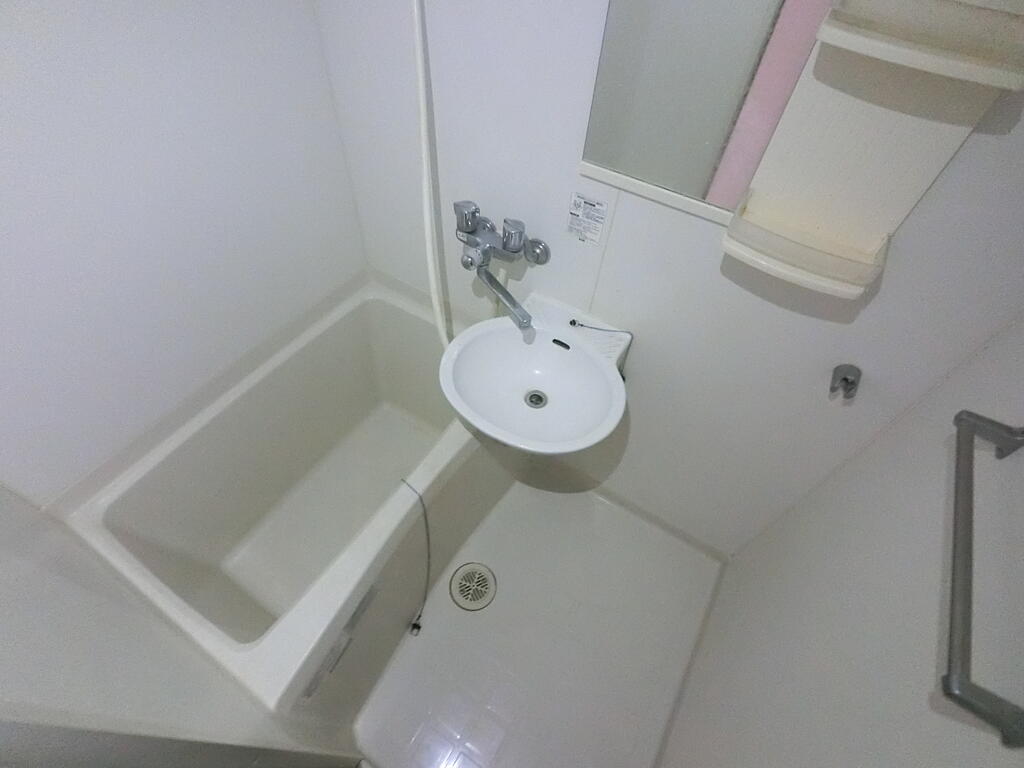 バス・シャワールーム　別号室の参考画像です♪