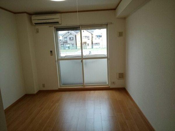 居室・リビング　室内きれいです！