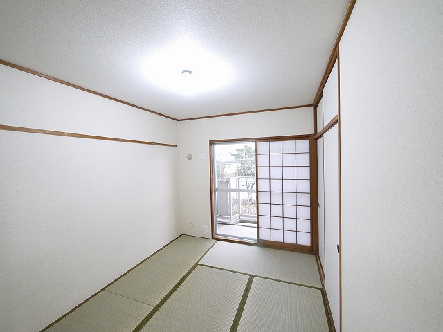 その他部屋・スペース　開放的な寝室です