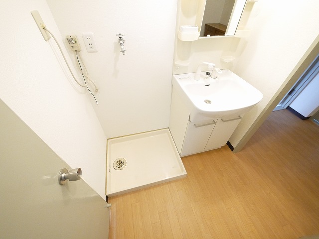 洗面設備　ゆったりとスペースのある洗面所