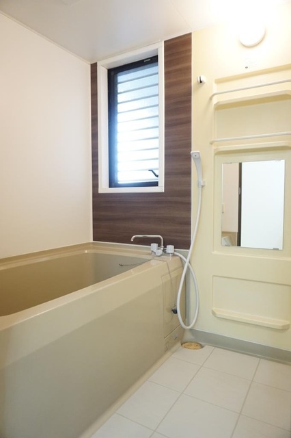 バス・シャワールーム　バストイレ別で快適な毎日