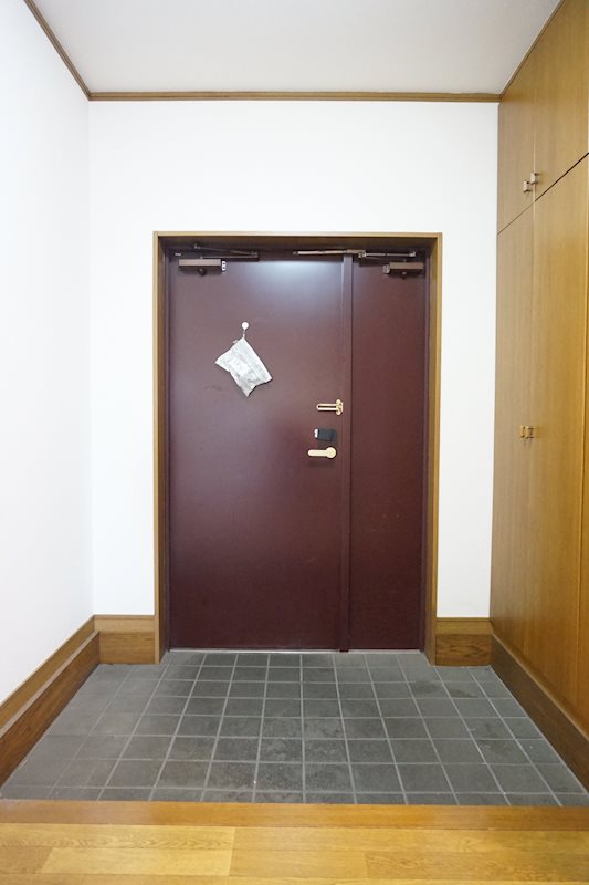 玄関　玄関収納有り