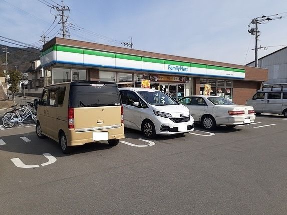 コンビニ　ファミリーマート（コンビニ）まで230m