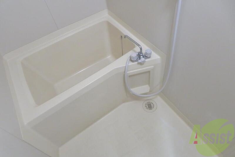 バス・シャワールーム　お風呂はこのようになっております。ゆったり出来そうですね