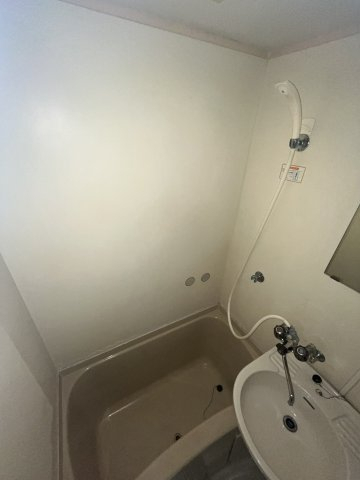 バス・シャワールーム　※別部屋写真参考※現在はシャワールーム※