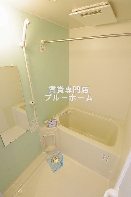 バス・シャワールーム　浴室乾燥機機能付きのお風呂です！