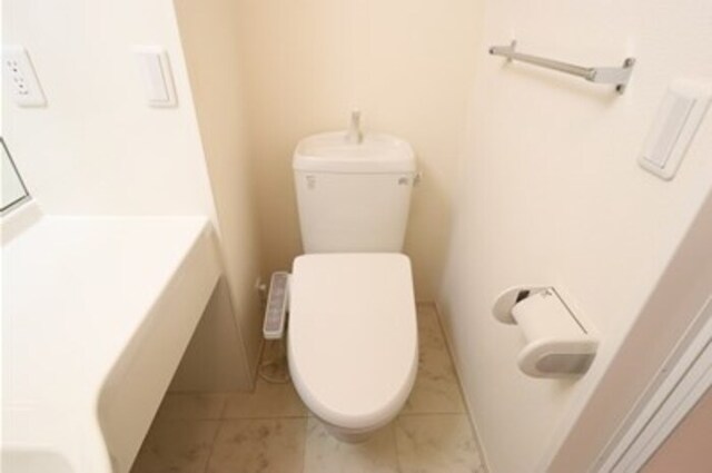 トイレ　温水洗浄暖房便座