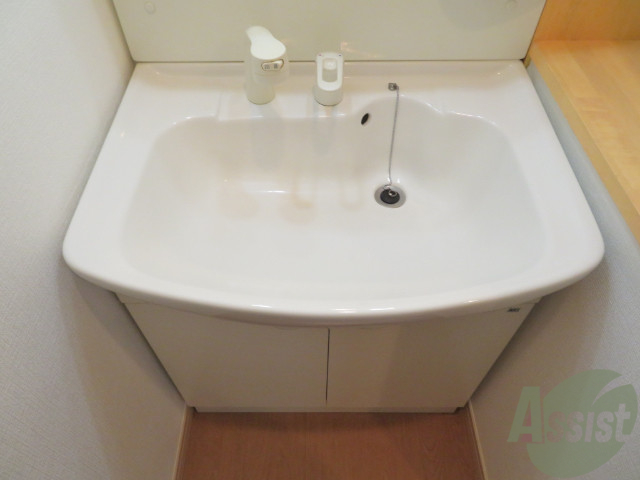 洗面設備　忙しい朝の味方、独立洗面台があるのは嬉しいですね。