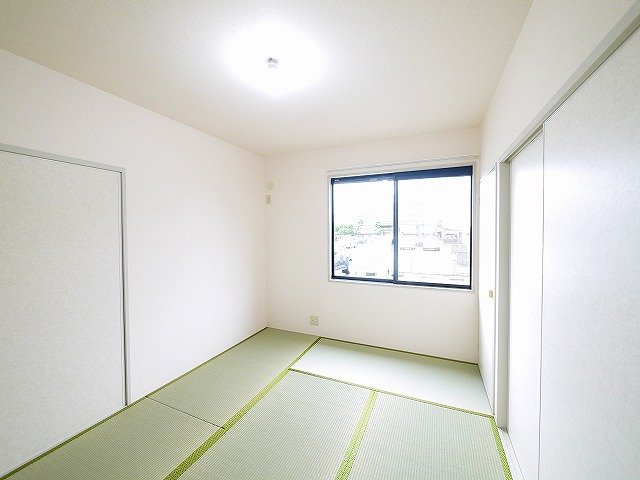 居室・リビング　日本らしい落ち着いた雰囲気の和室です