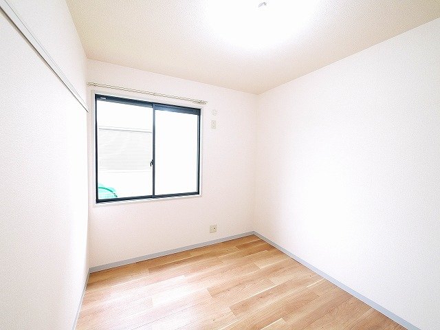 その他部屋・スペース　広くて明るい寝室