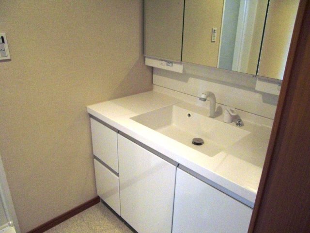 洗面設備　使いやすい洗面所です