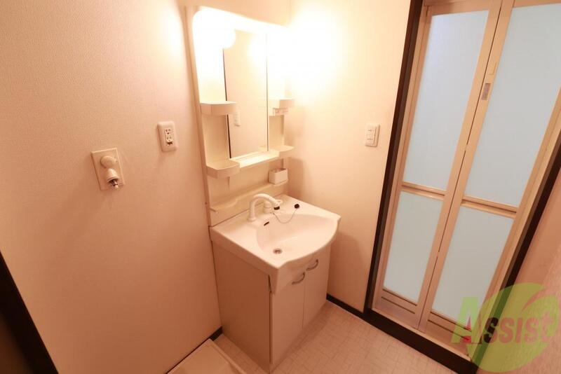 洗面設備　お洒落れな独立洗面台、身だしなみにも気合が入ります