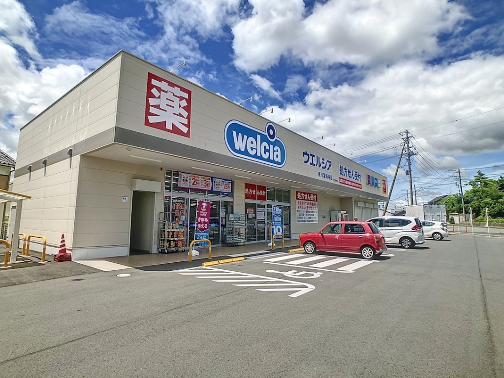 ドラックストア　ウエルシア菊川潮海寺店（ドラッグストア）まで385m