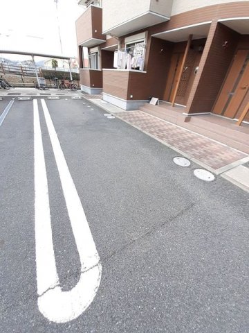 駐車場　駐車場があるので、車を買う予定の方も安心です