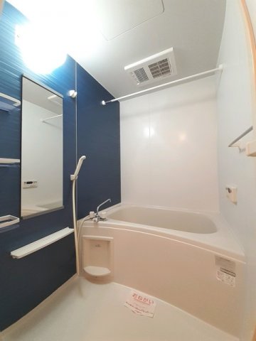 バス・シャワールーム　落ち着いた空間のお風呂です