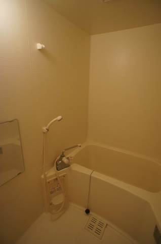 バス・シャワールーム　ゆったりとしたバスルーム