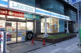 コンビニ　ローソン 博労町三丁目店（コンビニ）まで376m