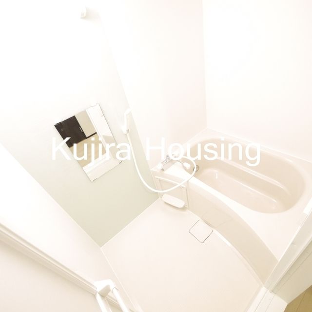 バス・シャワールーム　バストイレ別なのでゆっくりお風呂に浸かれますよ♪