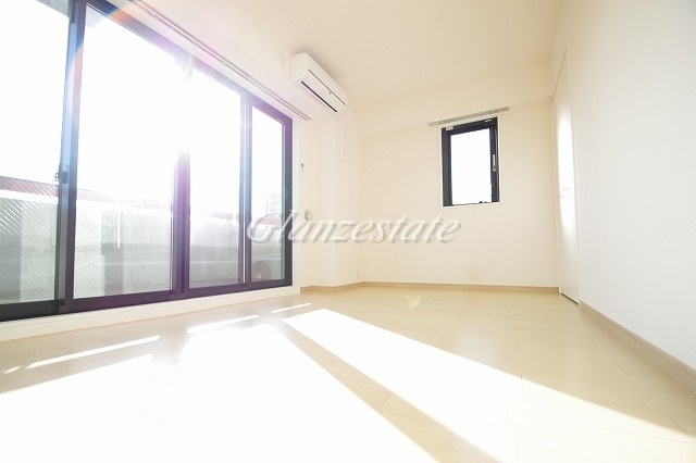 居室・リビング　☆南向きで陽の光差し込む明るいリビング☆