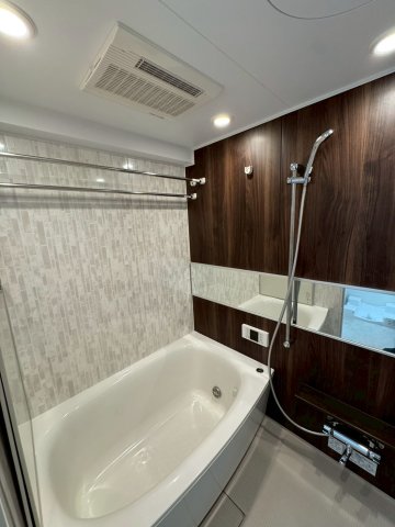 バス・シャワールーム　コンパクトで使いやすいお風呂です