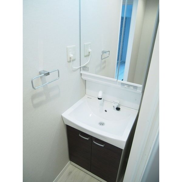 洗面設備　独立洗髪洗面化粧台