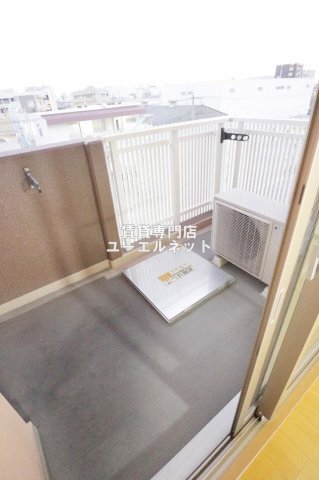 バルコニー　バルコニー付きで採光＆風通し良好！