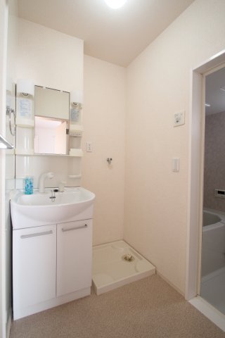 洗面設備　脱衣スペースもあります