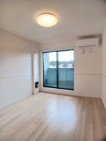 居室・リビング　こちらのリビングで趣味の時間をお楽しみください