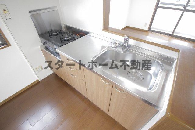 キッチン　コンパクトなキッチンで掃除もラクラク