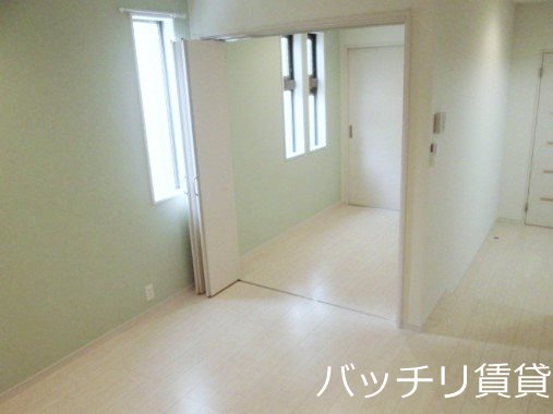 居室・リビング　別号室写真の為現況を優先致します。