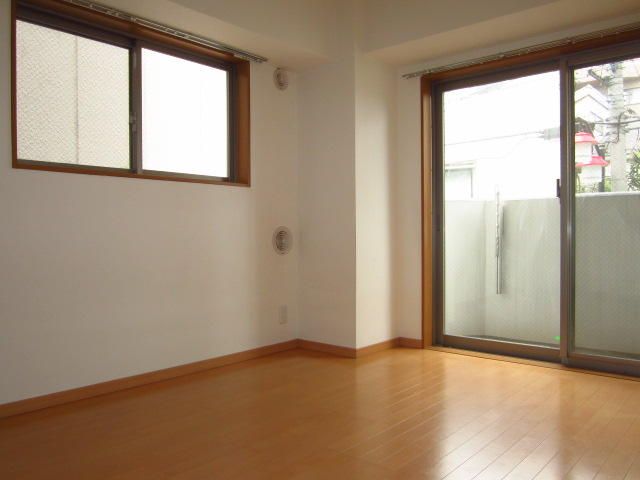 居室・リビング　■エアコン■24時間換気システム■ダウンライト■２面採光