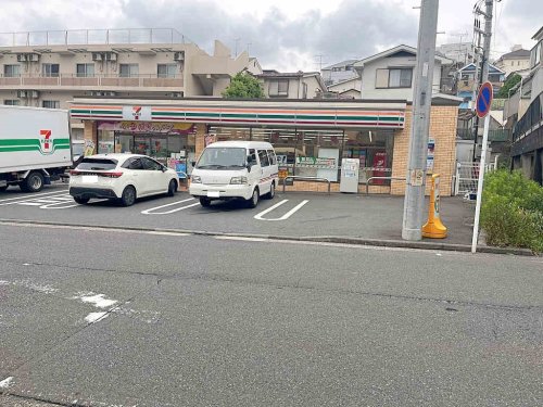 コンビニ　セブンイレブン 横浜別所南店（コンビニ）まで70m